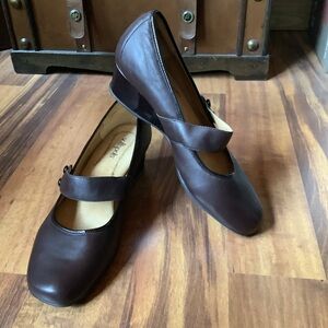 Softspots Size 10W Dark Brown Mary Jane Wedge Shoes